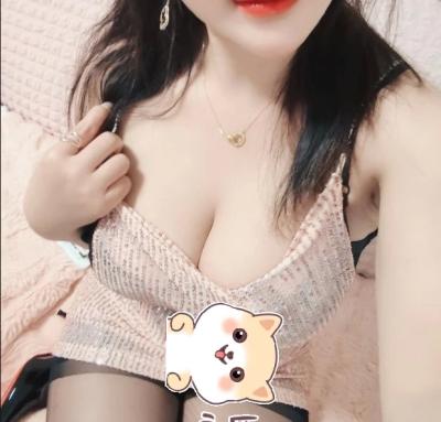 丰满大胸美女老师