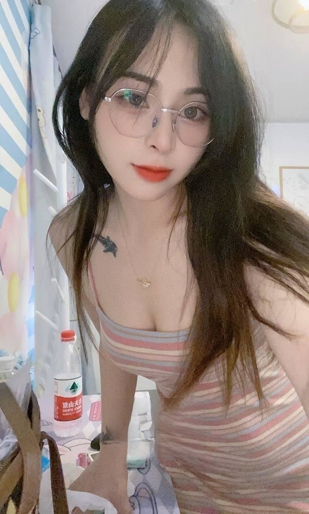 性感嫩妹子