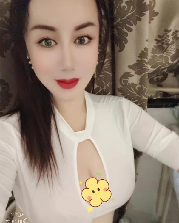 胸大骚御姐