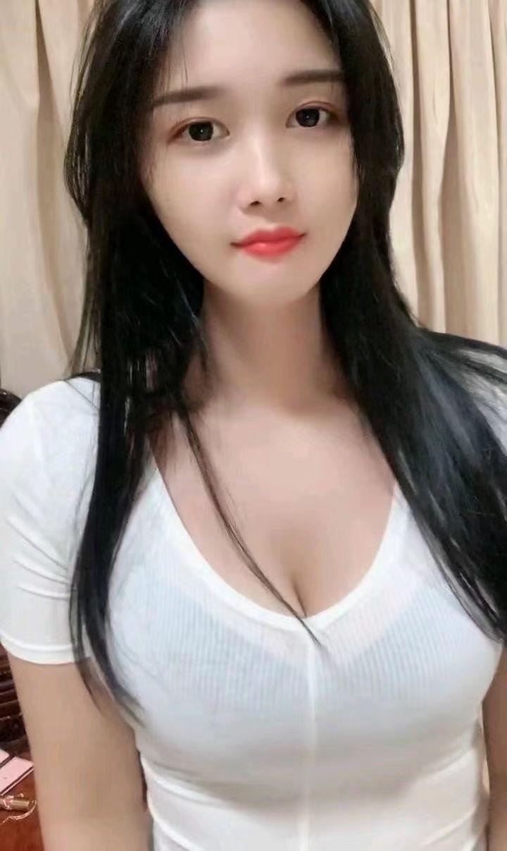 财信城市国际黑丝小妹