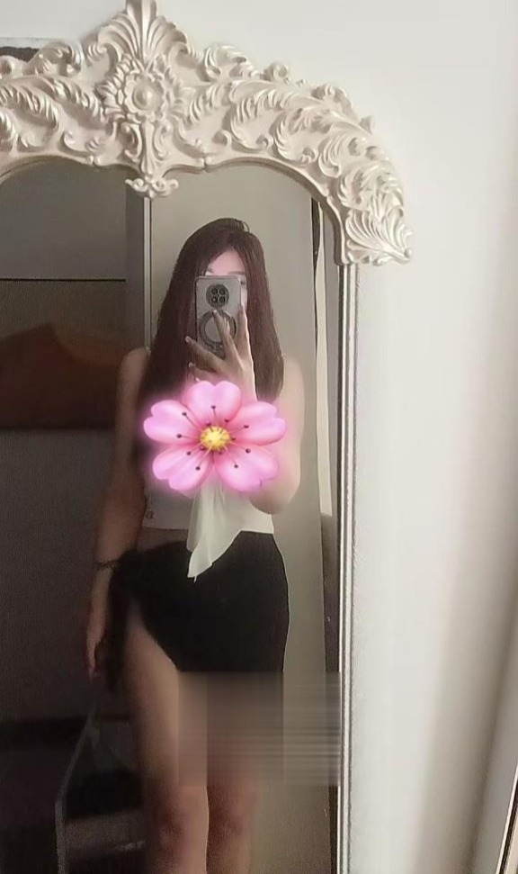 极品白皙小美女让我虚脱了