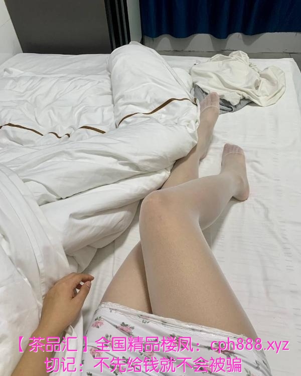 大胸服务控性感小姐姐