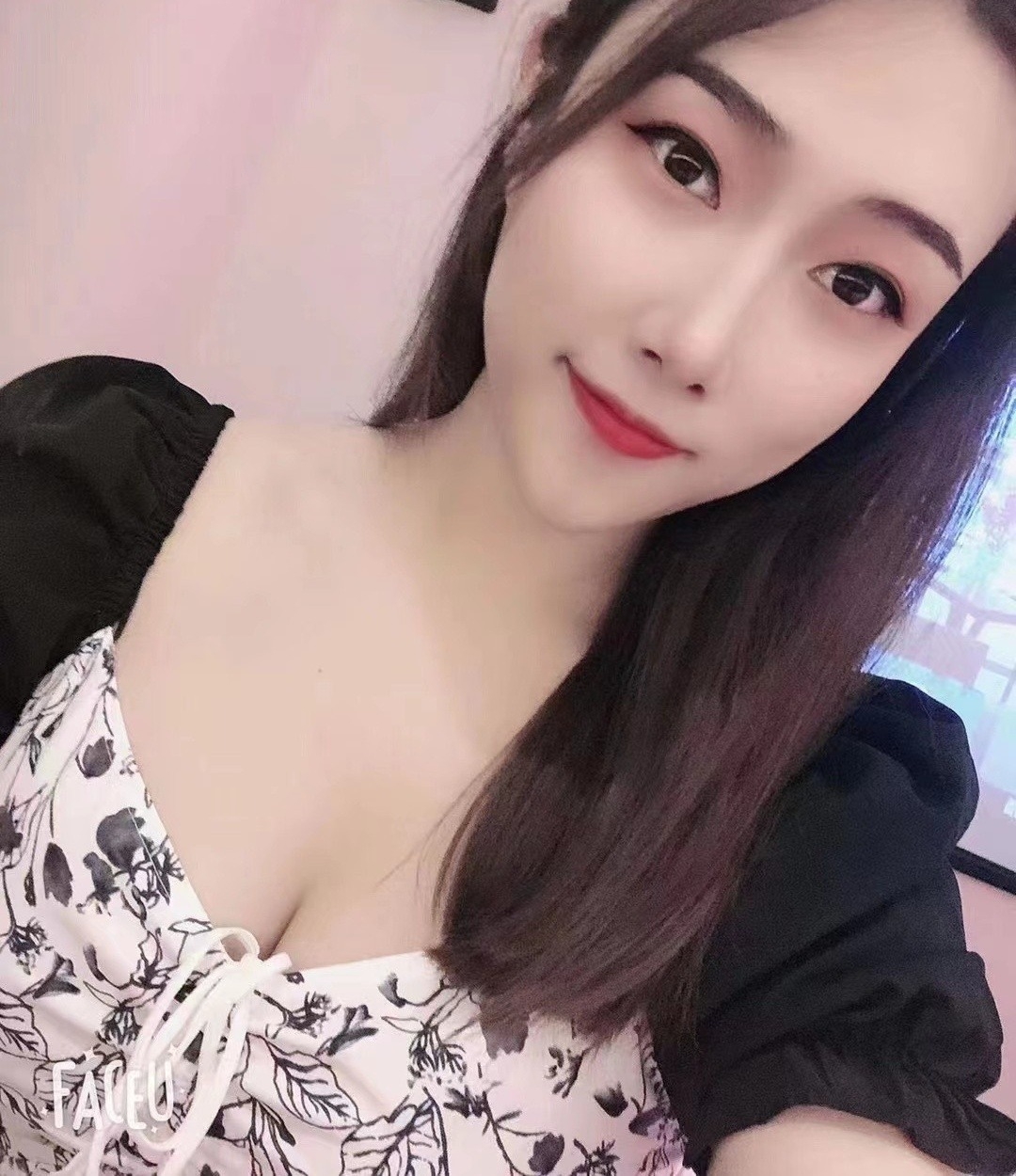 小妞哇哇婷