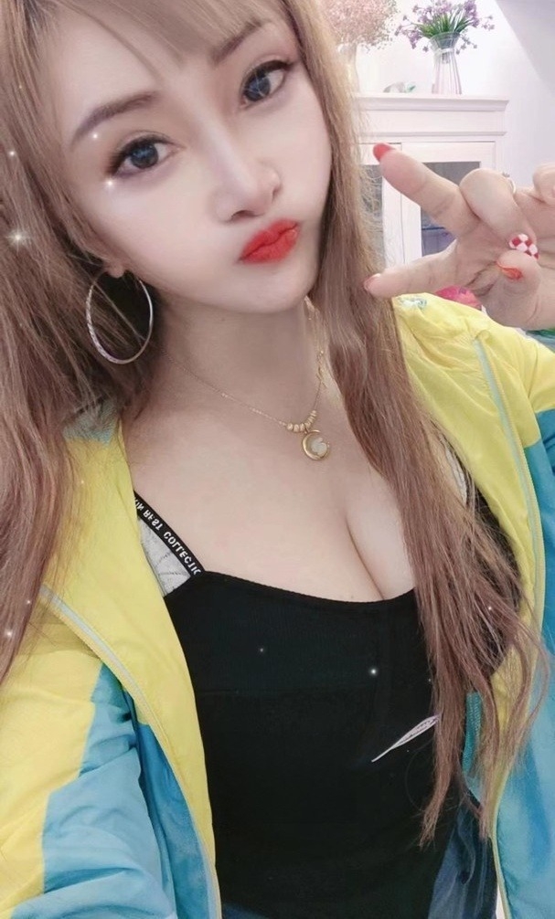 大胸妹子